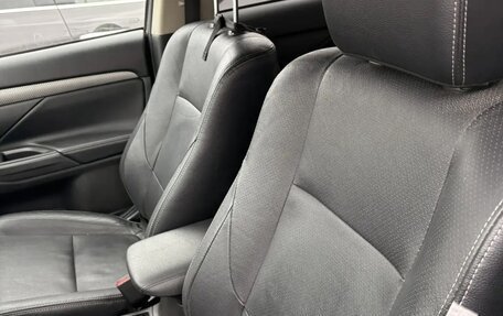 Mitsubishi Outlander III рестайлинг 3, 2015 год, 1 700 000 рублей, 7 фотография