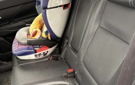 Mitsubishi Outlander III рестайлинг 3, 2015 год, 1 700 000 рублей, 8 фотография