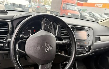Mitsubishi Outlander III рестайлинг 3, 2015 год, 1 700 000 рублей, 5 фотография