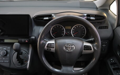 Toyota Wish II, 2017 год, 1 799 000 рублей, 12 фотография