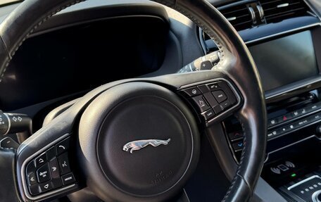 Jaguar F-Pace, 2016 год, 2 900 000 рублей, 13 фотография