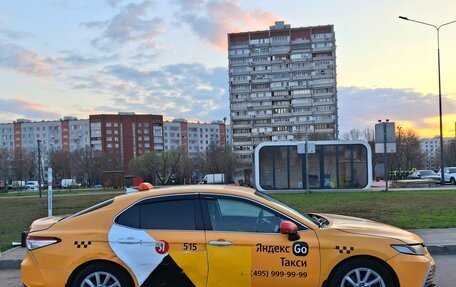 Toyota Camry, 2021 год, 2 000 000 рублей, 4 фотография