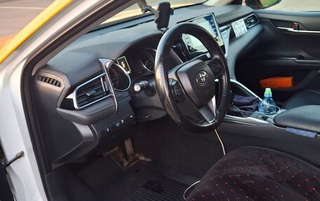 Toyota Camry, 2021 год, 2 000 000 рублей, 10 фотография