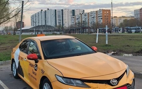 Toyota Camry, 2021 год, 2 000 000 рублей, 3 фотография