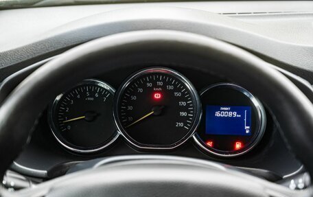 Renault Logan II, 2017 год, 800 000 рублей, 13 фотография