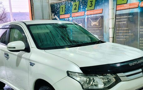 Mitsubishi Outlander III рестайлинг 3, 2014 год, 1 680 000 рублей, 2 фотография