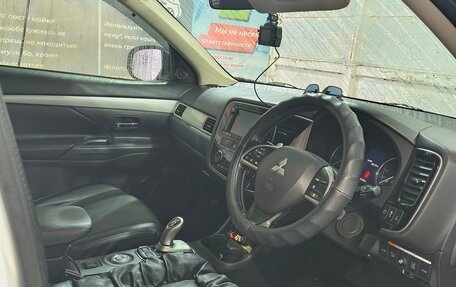 Mitsubishi Outlander III рестайлинг 3, 2014 год, 1 680 000 рублей, 5 фотография