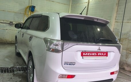 Mitsubishi Outlander III рестайлинг 3, 2014 год, 1 680 000 рублей, 4 фотография