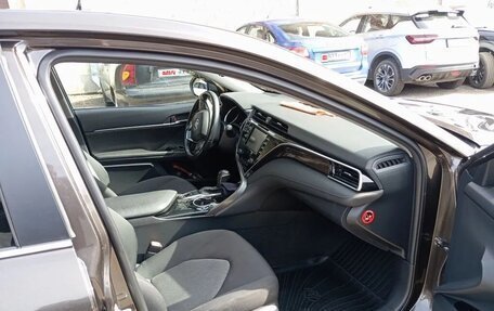 Toyota Camry, 2018 год, 2 700 000 рублей, 9 фотография