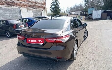Toyota Camry, 2018 год, 2 700 000 рублей, 2 фотография