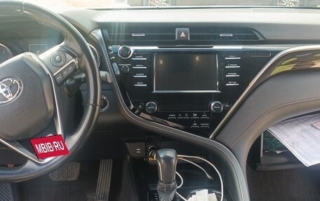 Toyota Camry, 2018 год, 2 700 000 рублей, 11 фотография