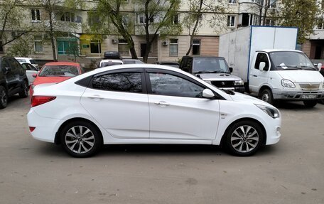 Hyundai Solaris II рестайлинг, 2015 год, 999 999 рублей, 4 фотография