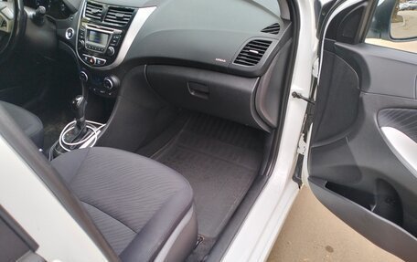 Hyundai Solaris II рестайлинг, 2015 год, 999 999 рублей, 6 фотография