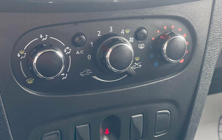 Renault Logan II, 2019 год, 1 049 000 рублей, 15 фотография