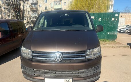 Volkswagen Caravelle T6 рестайлинг, 2015 год, 2 500 000 рублей, 2 фотография
