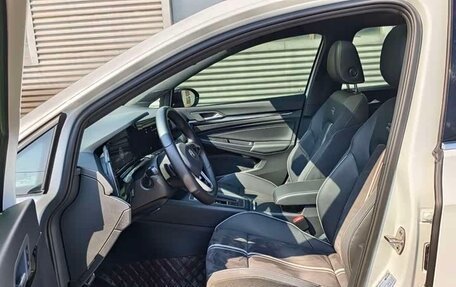 Volkswagen Golf VIII, 2023 год, 2 300 000 рублей, 8 фотография