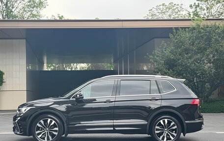 Volkswagen Tiguan II, 2023 год, 3 200 000 рублей, 3 фотография