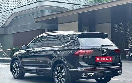 Volkswagen Tiguan II, 2023 год, 3 200 000 рублей, 4 фотография