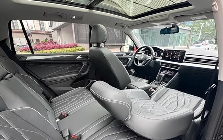 Volkswagen Tiguan II, 2023 год, 3 200 000 рублей, 7 фотография