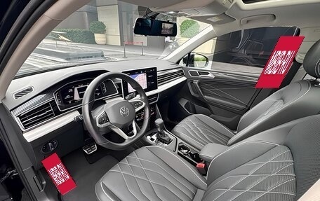 Volkswagen Tiguan II, 2023 год, 3 200 000 рублей, 5 фотография