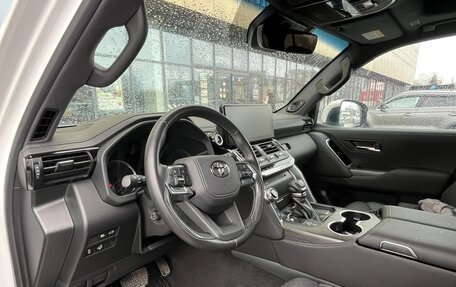 Toyota Land Cruiser, 2023 год, 15 000 000 рублей, 16 фотография