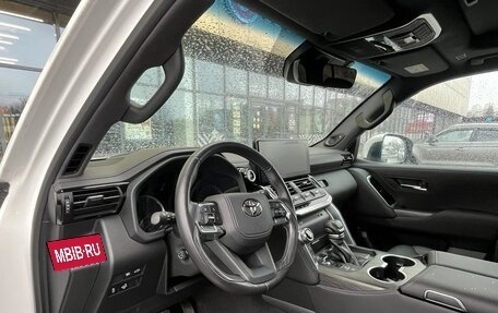 Toyota Land Cruiser, 2023 год, 15 000 000 рублей, 9 фотография