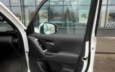 Toyota Land Cruiser, 2023 год, 15 000 000 рублей, 18 фотография