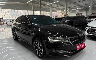 Skoda Superb III рестайлинг, 2022 год, 2 400 000 рублей, 1 фотография