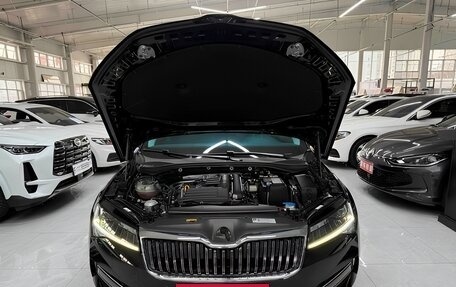 Skoda Superb III рестайлинг, 2022 год, 2 400 000 рублей, 2 фотография