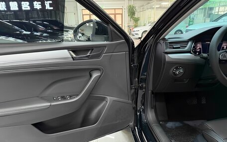 Skoda Superb III рестайлинг, 2022 год, 2 400 000 рублей, 16 фотография