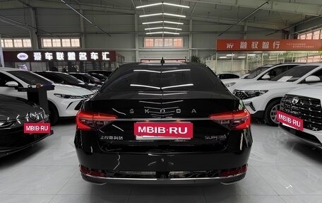 Skoda Superb III рестайлинг, 2022 год, 2 400 000 рублей, 6 фотография