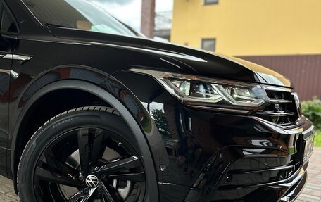 Volkswagen Tiguan II, 2021 год, 4 990 000 рублей, 2 фотография