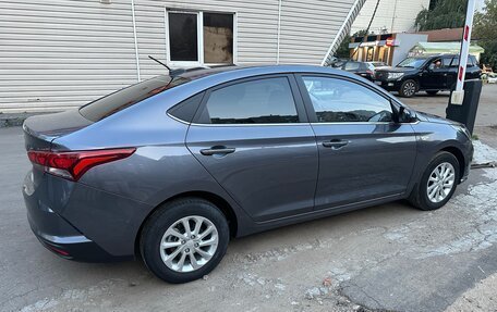 Hyundai Solaris II рестайлинг, 2021 год, 1 690 000 рублей, 3 фотография