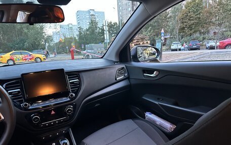 Hyundai Solaris II рестайлинг, 2021 год, 1 690 000 рублей, 10 фотография