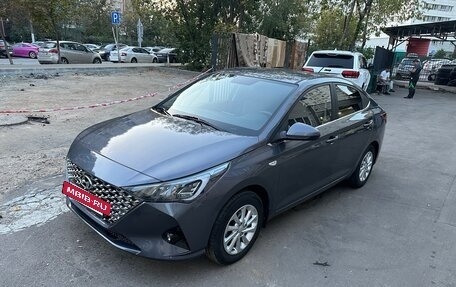 Hyundai Solaris II рестайлинг, 2021 год, 1 690 000 рублей, 2 фотография