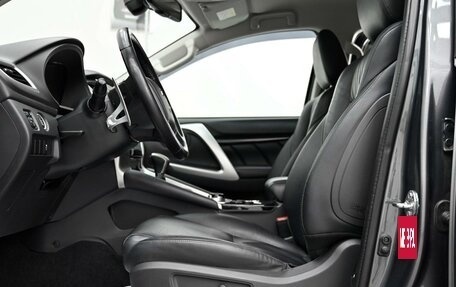 Mitsubishi Pajero Sport III рестайлинг, 2019 год, 2 205 000 рублей, 6 фотография