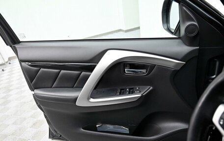 Mitsubishi Pajero Sport III рестайлинг, 2019 год, 2 205 000 рублей, 13 фотография