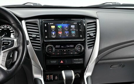 Mitsubishi Pajero Sport III рестайлинг, 2019 год, 2 205 000 рублей, 8 фотография