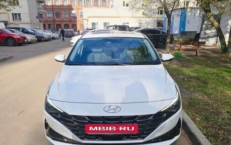 Hyundai Avante, 2021 год, 2 300 000 рублей, 2 фотография
