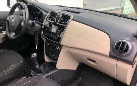 Renault Logan II, 2017 год, 925 000 рублей, 9 фотография