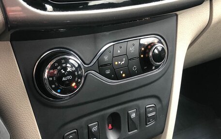 Renault Logan II, 2017 год, 925 000 рублей, 14 фотография