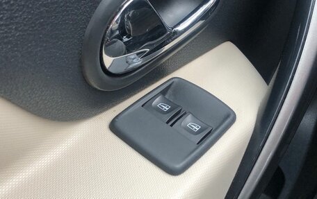 Renault Logan II, 2017 год, 925 000 рублей, 15 фотография