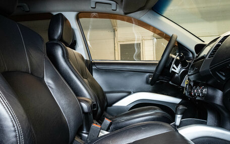 Mitsubishi Outlander III рестайлинг 3, 2010 год, 1 099 000 рублей, 12 фотография