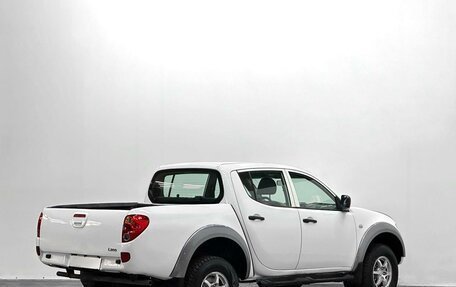 Mitsubishi L200 IV рестайлинг, 2011 год, 1 725 000 рублей, 2 фотография