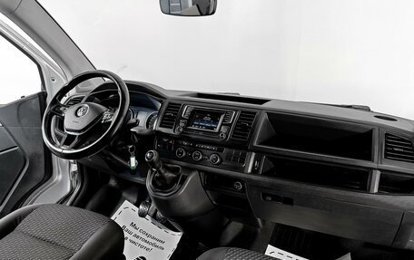 Volkswagen Caravelle T6 рестайлинг, 2016 год, 2 615 000 рублей, 7 фотография
