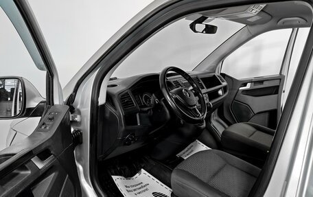 Volkswagen Caravelle T6 рестайлинг, 2016 год, 2 615 000 рублей, 5 фотография