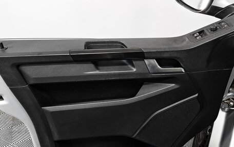 Volkswagen Caravelle T6 рестайлинг, 2016 год, 2 615 000 рублей, 10 фотография