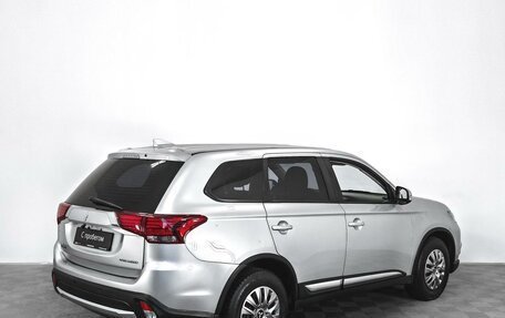 Mitsubishi Outlander III рестайлинг 3, 2017 год, 1 865 000 рублей, 2 фотография