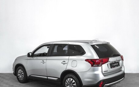 Mitsubishi Outlander III рестайлинг 3, 2017 год, 1 865 000 рублей, 4 фотография