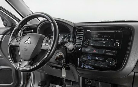 Mitsubishi Outlander III рестайлинг 3, 2017 год, 1 865 000 рублей, 7 фотография